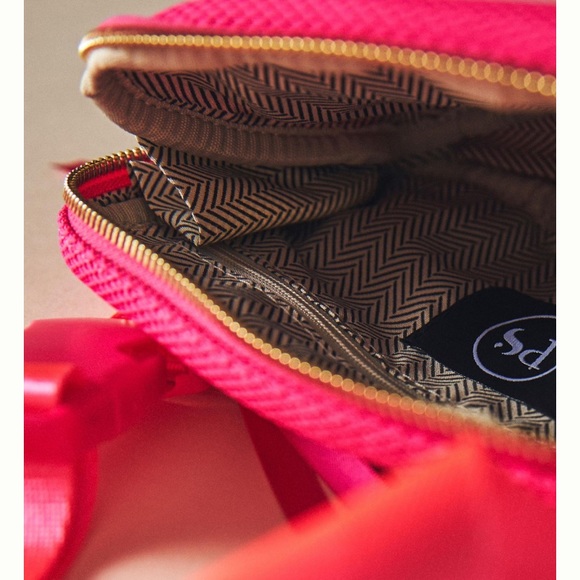 NWT Bright pink belt bag - Picture 3 of 5